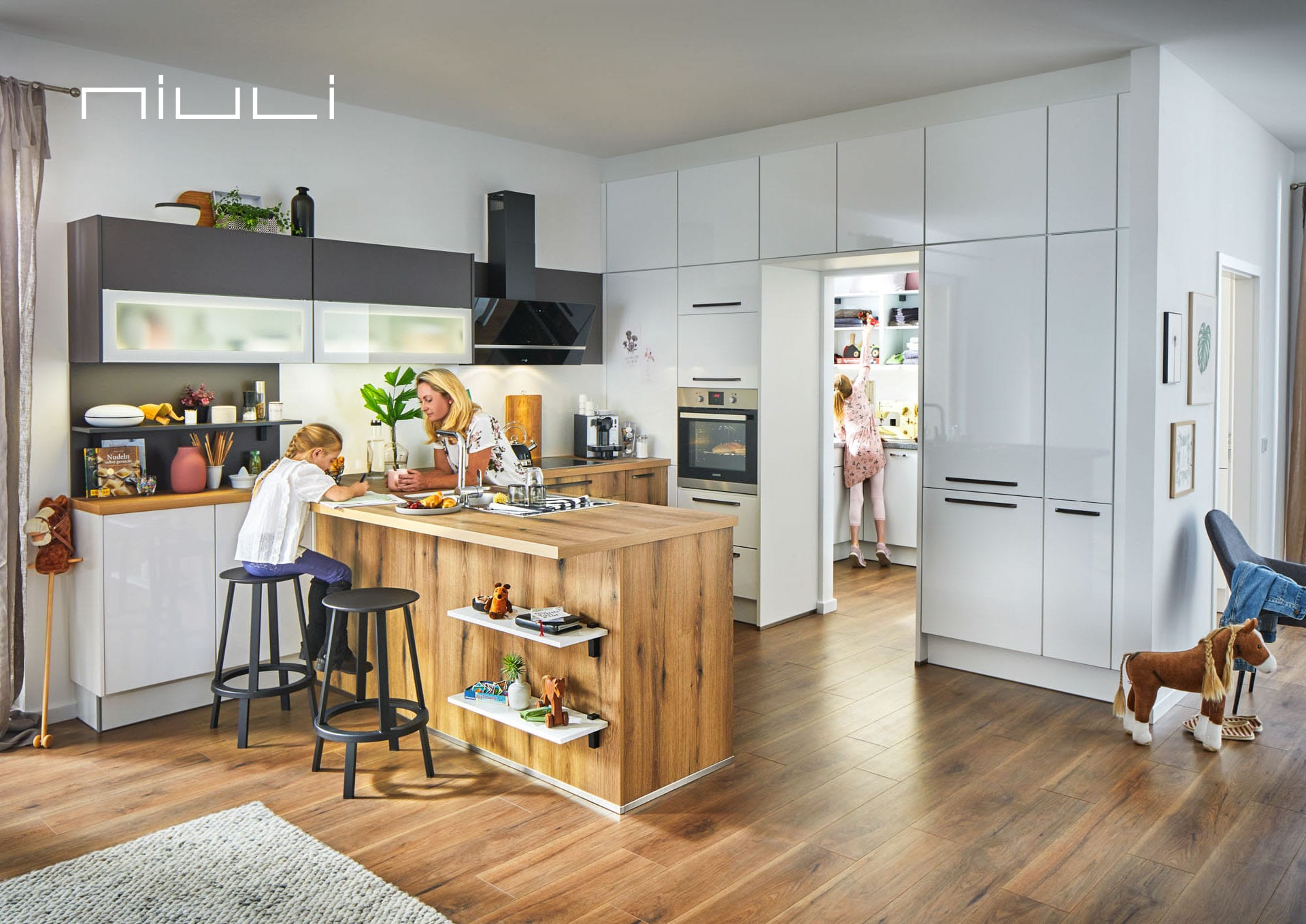 PN100 | 672 Evoke Oak-effect & PN220 | 653High-gloss White