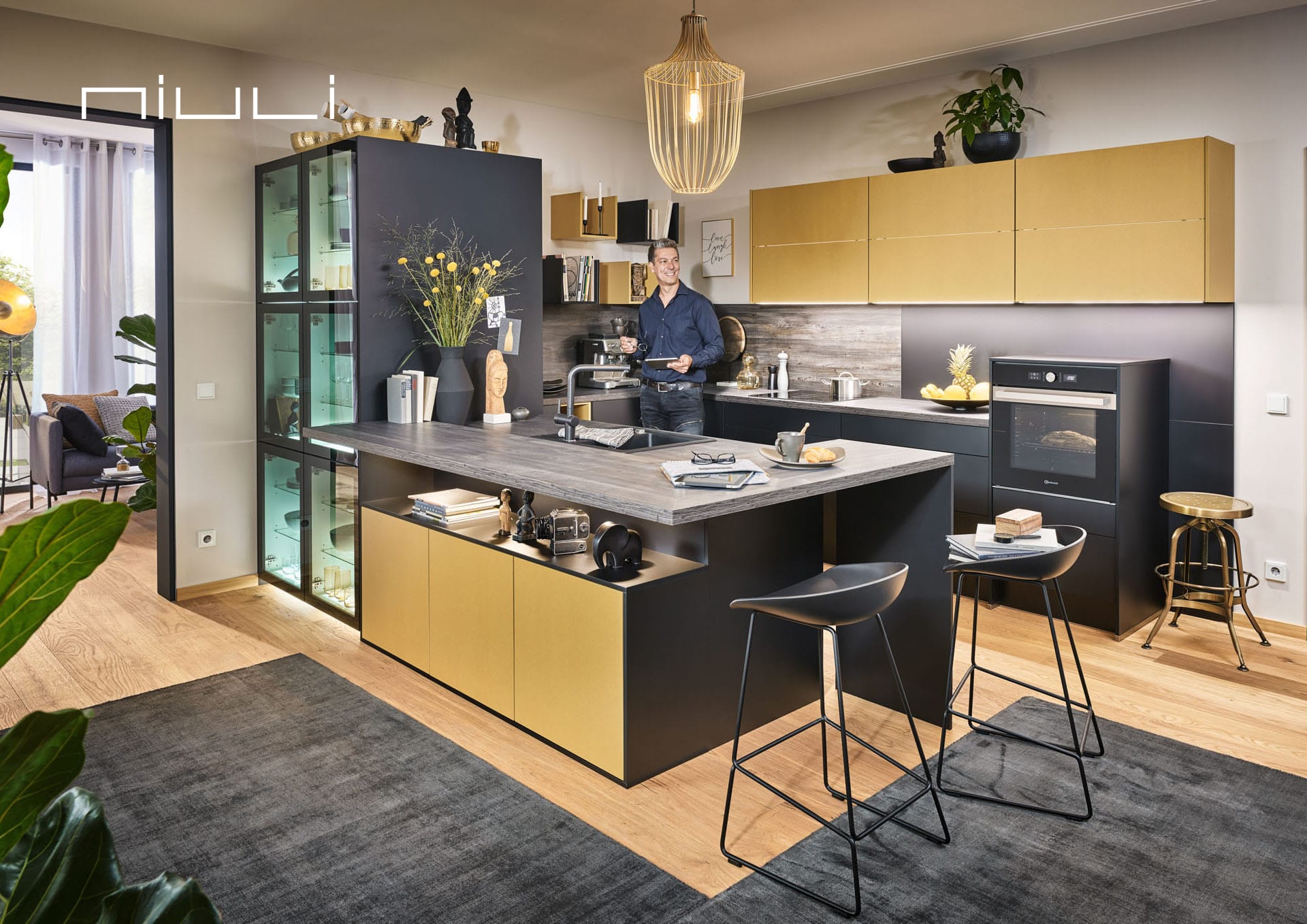 PN210 | 689 Black super matt & PN210 | 686 Alux Gold